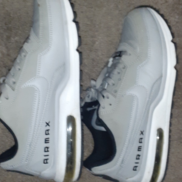 Shoes - Picture 3 of 4